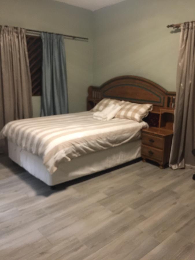 Coco Palm Bed&Breakfast Виндхук Экстерьер фото