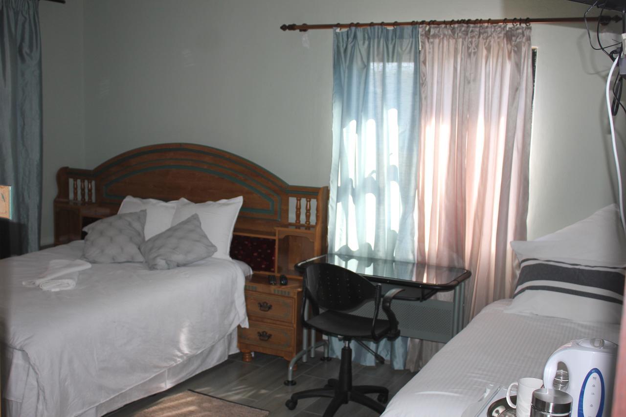 Coco Palm Bed&Breakfast Виндхук Экстерьер фото